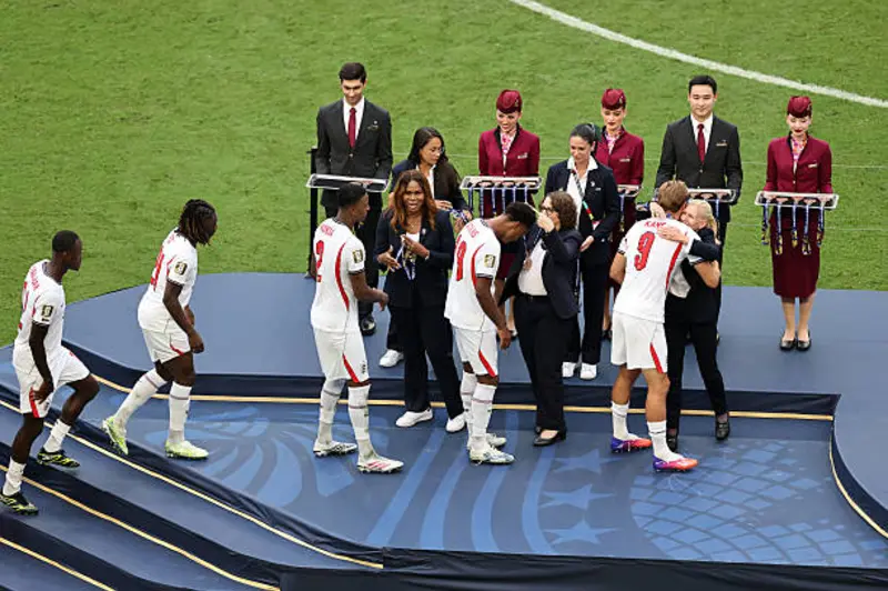  تكريم خاص للحارس الرابع.. لقطات من تتويج إنجلترا ببرونزية كأس العالم 2026 (صور)